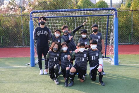 Boys elementary futsal team celebrates a great day in Busan. Photo by Jinny Yu.