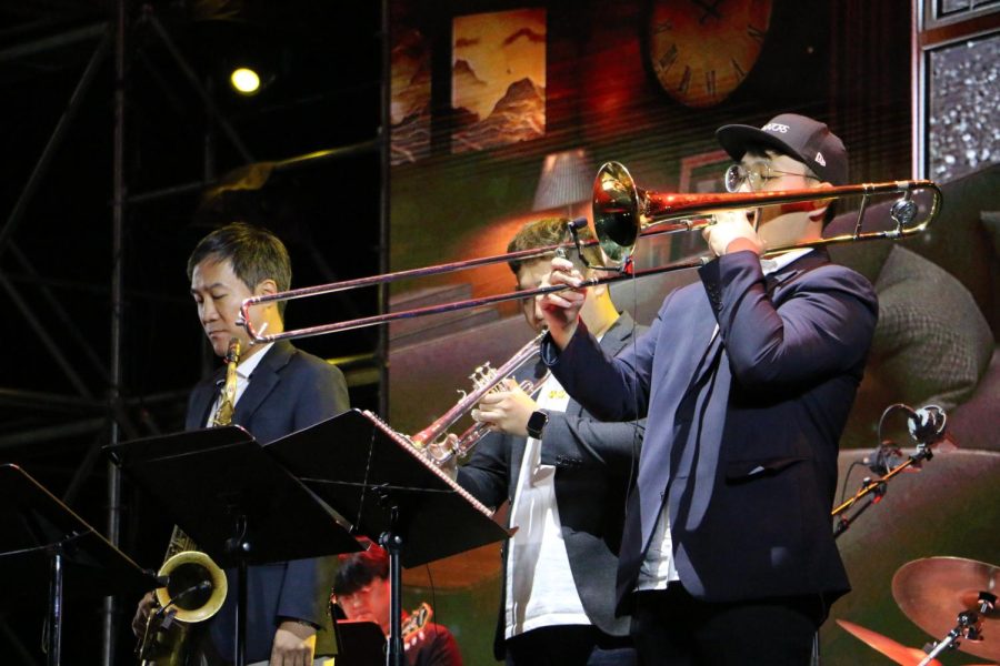 Saxophonist (Kim Ji Seok), Trumpeter (Choi Gyu-Min), and Trombonist (Im Gyeong-Hwan) from the Maria Kim Jazz Collective show off their immense talent on stage. Photo by Jade Lee.