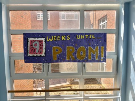A colorful banner counts down the weeks left until prom on the second-floor stairwell. According to Prom Committee members, the purpose behind the visual banner is to create excitement and engagement for a more successful event. Photo by Raina Lee.