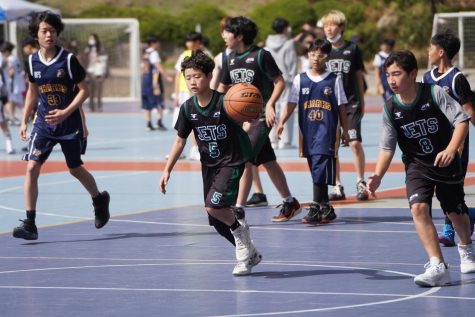 Jason brings up the ball, calling out which play to run. Photo by Ricky Jang.