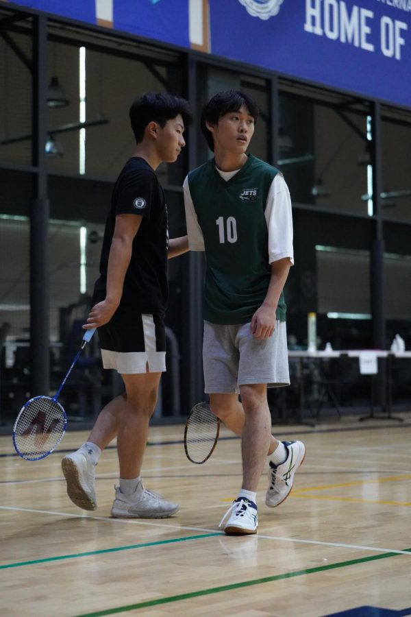 Paul Eom and Ricky Jang switch positions for the doubles game. 