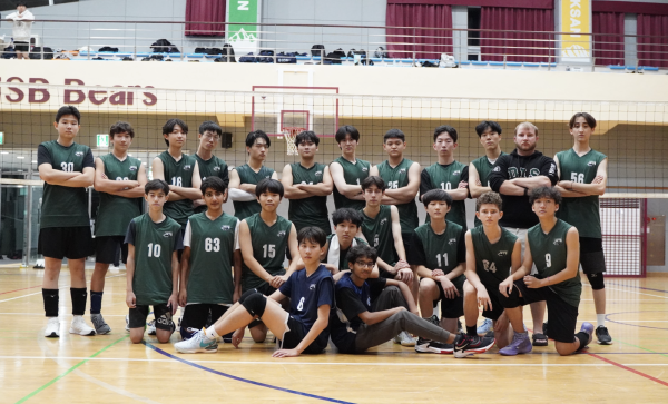 After a successful day, the boys gather up to show dominance. The back-to-back champs return home with the trophy. Photo by Hailey Tzou.