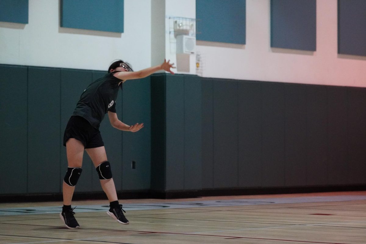 Sophomore Minori Kojima serves an ace against the Warriors. Minori qualified for varsity last year as a freshman. The Jets look forward to 2 more solid years from the up-and-comer. 