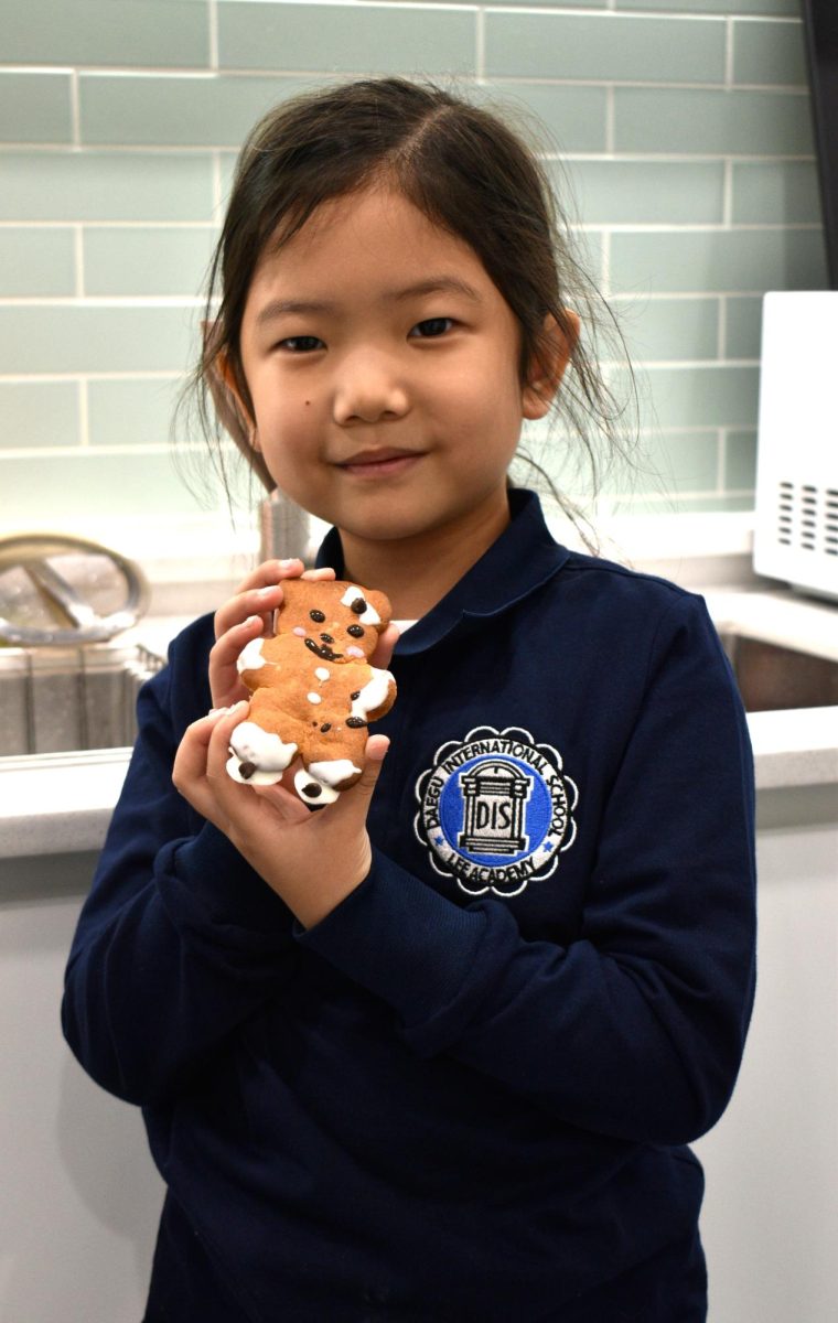 Adorable teddy-bear cookies are first-grader Elena Nam’specialty. The chocolate bows add to the charm.