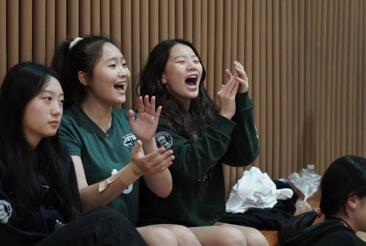 The+DIS+girls+volleyball+team+wrapped+up+their+season+with+a+journey+to+the+Korean+International+School+Activities+Conference+%28KISAC%29+at+North+London+Collegiate+School+Jeju+%28NLCS%29+from+Nov.+17th+to+18th.+The+players+pushed+through+and+ended+the+season+in+6th+place.+Both+the+varsity+and+JV+teams+brought+meaningful+experiences+and+unforgettable+memories+back+home+to+Daegu.