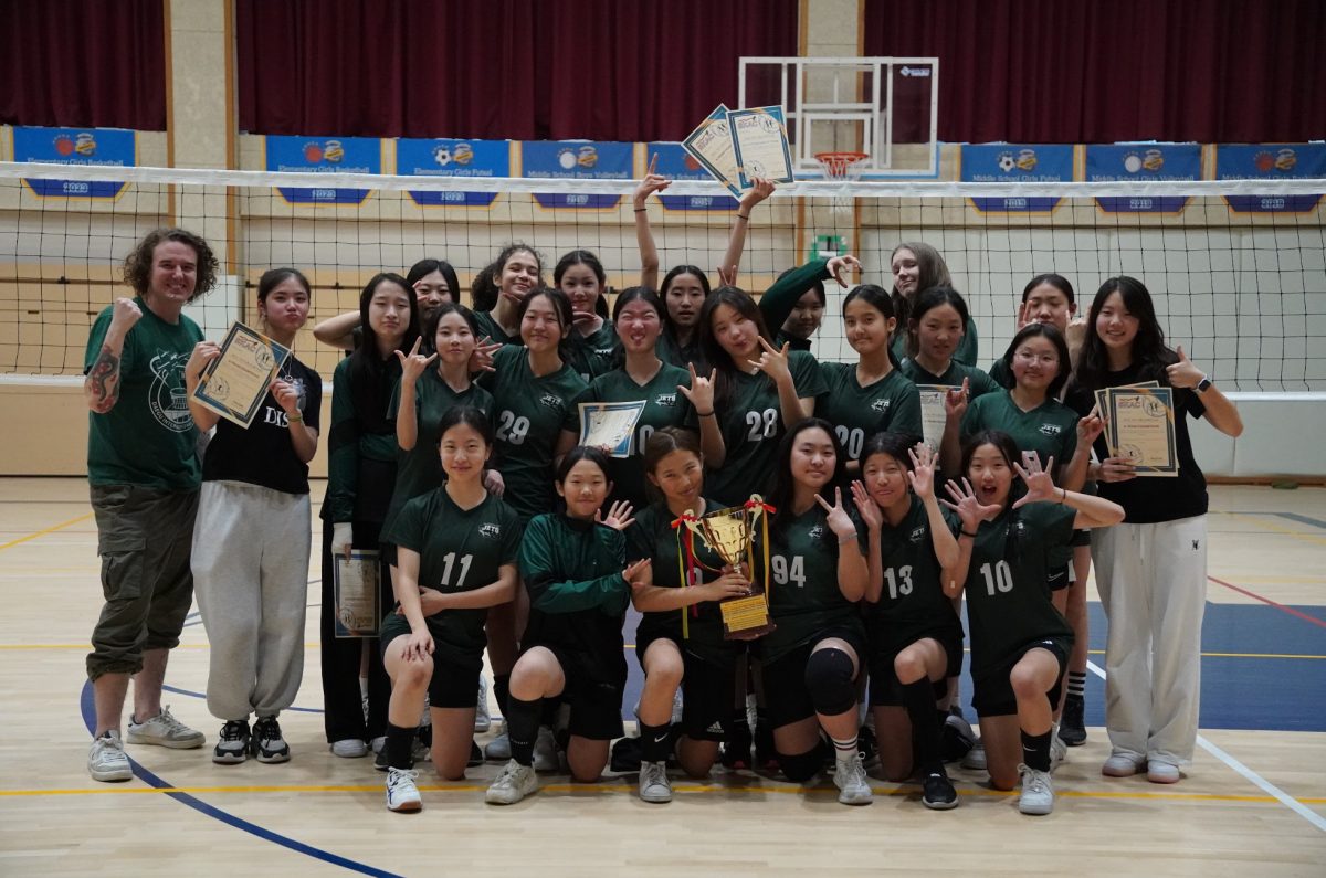 The+middle+school+girls+hold+their+trophy+with+pride.+Their+hard+work+and+effort+pays+off.+