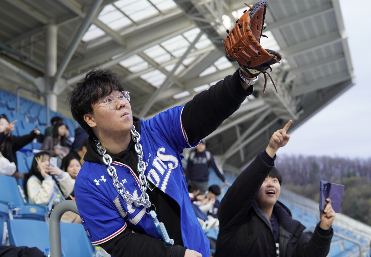 Tommy Jang in 11th grade attempts to catch the foul ball launched by a batter with his glove, but fails to do so. Spectators in baseball stadiums are allowed to catch and keep the ball that are flown to them during games. 