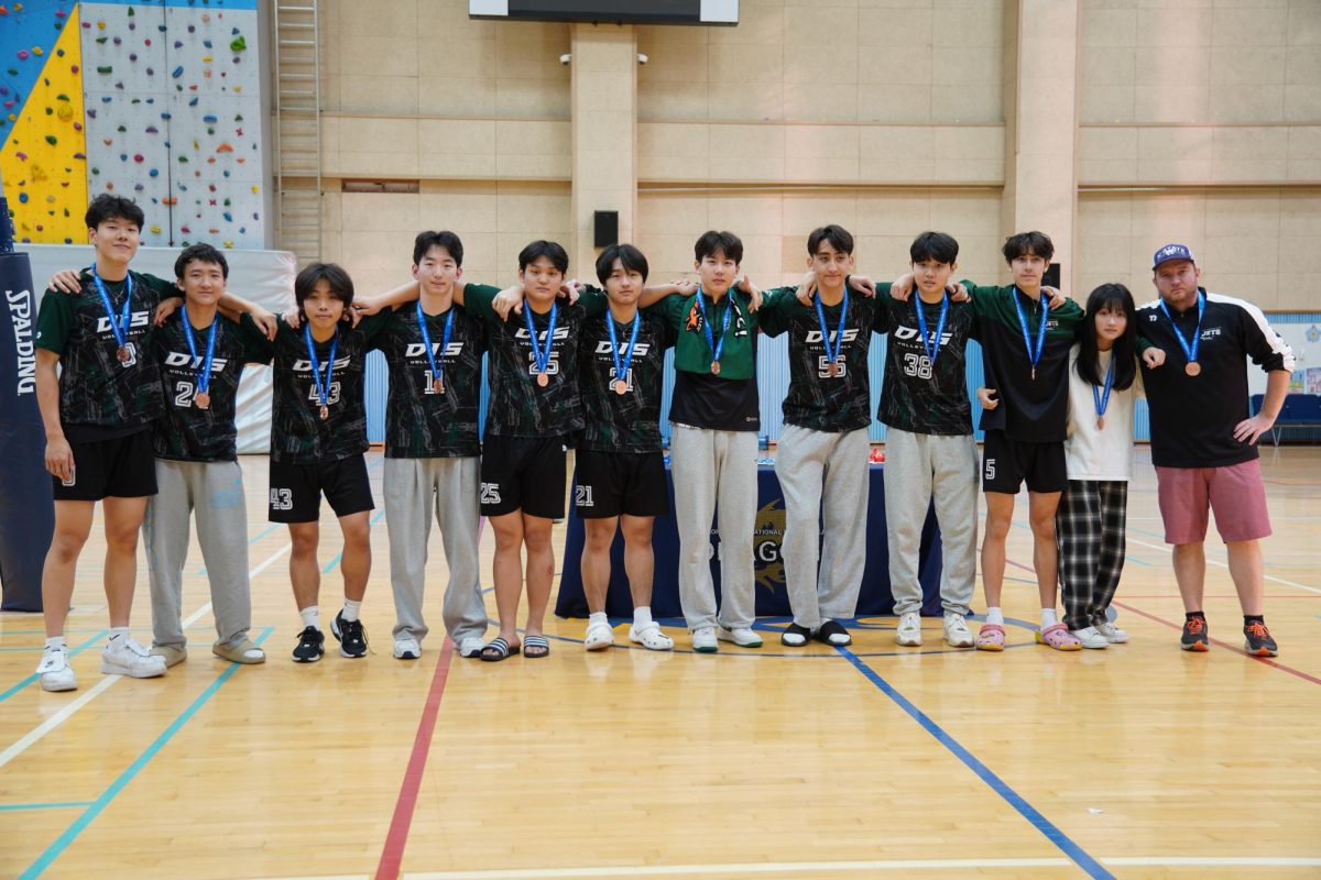 The varsity team celebrates their bronze medal. Although they failed to reach the finals, they wrapped up the tourney with a win and a bronze medal. 