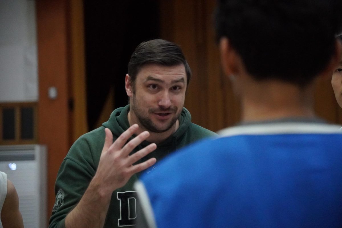 Coach Kaschub explains the drills that the players plan to run through. He gives pointers and correct their mistakes. Photo by Leanne Yoon.