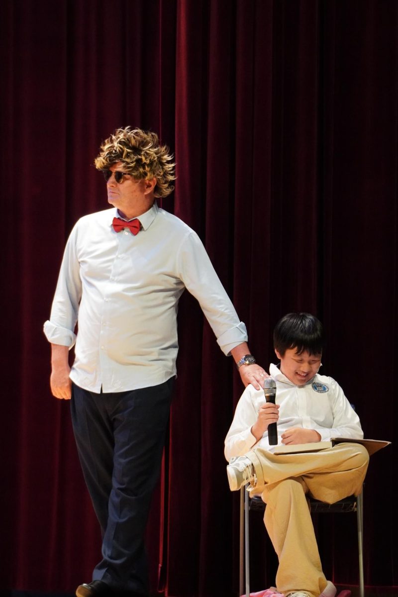 Mr. Jolly appears as a cameo in the Drama Club's rendition of "콩쥐팥쥐." His appearance draws out giggles from the audience. 