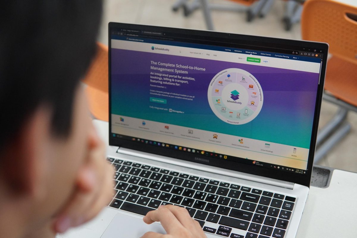 Determined to join his favorite activity, senior Brian Cho launches SchoolsBuddy on registration day. His first click goes straight to the Visual Arts Club.