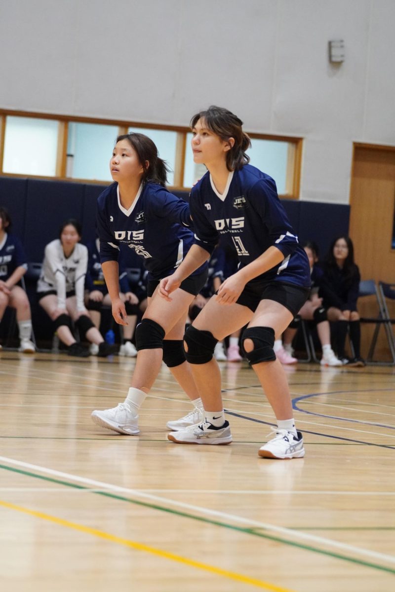 Sophmore Agnew Kim (25) and junior Jayden Hayward (41) stay locked in and ready, anticipating the next play with sharp focus. Their synchronized defensive stance reflects strong communication and teamwork on the court. 