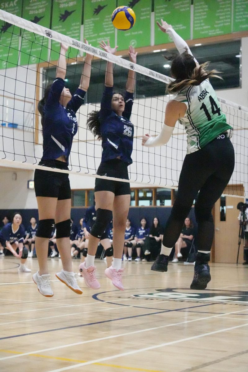 Freshmen Luisa Silva (26) and junior Leewen Wang (1) rise in unison for a powerful block against a strong outside hit by the Warriors. Their synchronized timing and fearless defense demonstrate the team’s growing chemistry. 