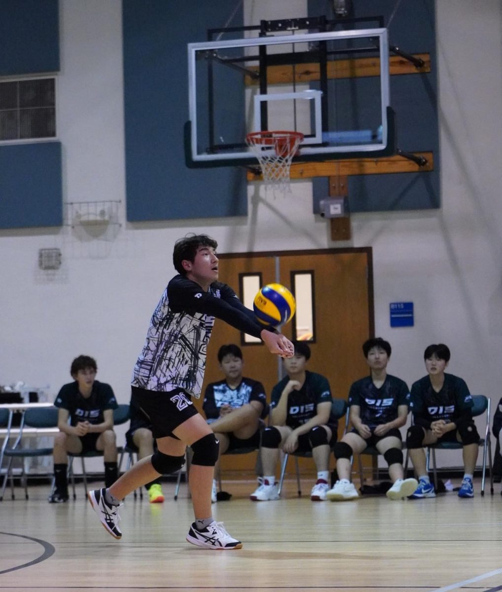 Libero Noah Hwang (20) makes direct contact with the ball and exactly delivers it to setter Bryan Lee (9). Using the immaculate receive, Lee tosses a back set to right side Justin Son (25) who spikes in a straight.