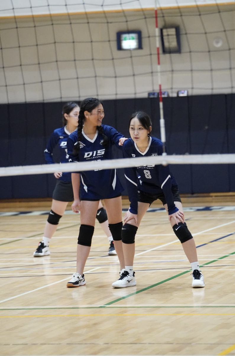 Setter Jio Kim (41) pins Elena Lee (8) for a quick offensive transition. Moments later, Kim steps forward and delivers a high set to Lee, turning defense into a perfect attacking opportunity.