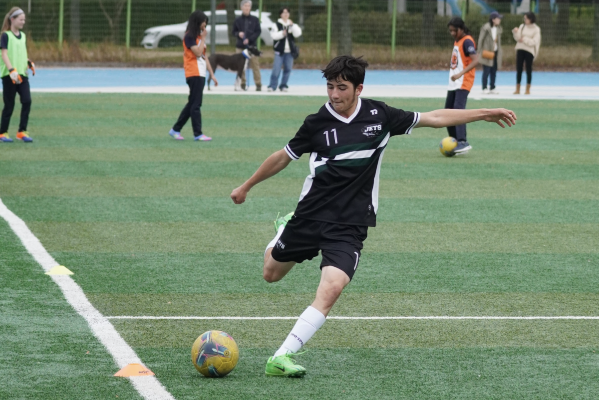 Yahyo Horilov (11) winds up for a game-changing corner-kick chance. His precise contact with the ball allows it to exactly land on his teammates’ head. 