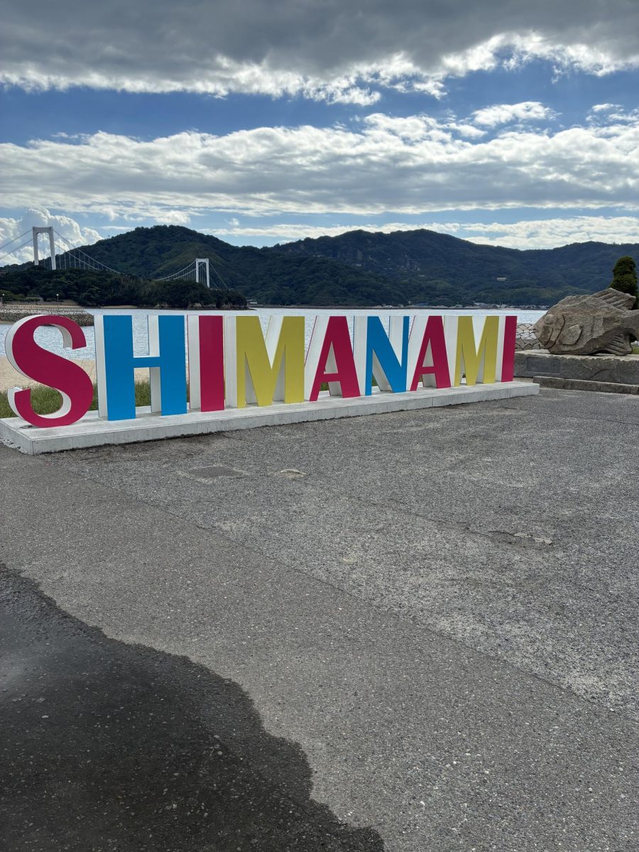 While biking, my aunt and I came across a monument dedicated to the Shimanami Kaido located at the entrance of Hakata Island. I saw the bridge connecting Michika and Hakata in the background. 