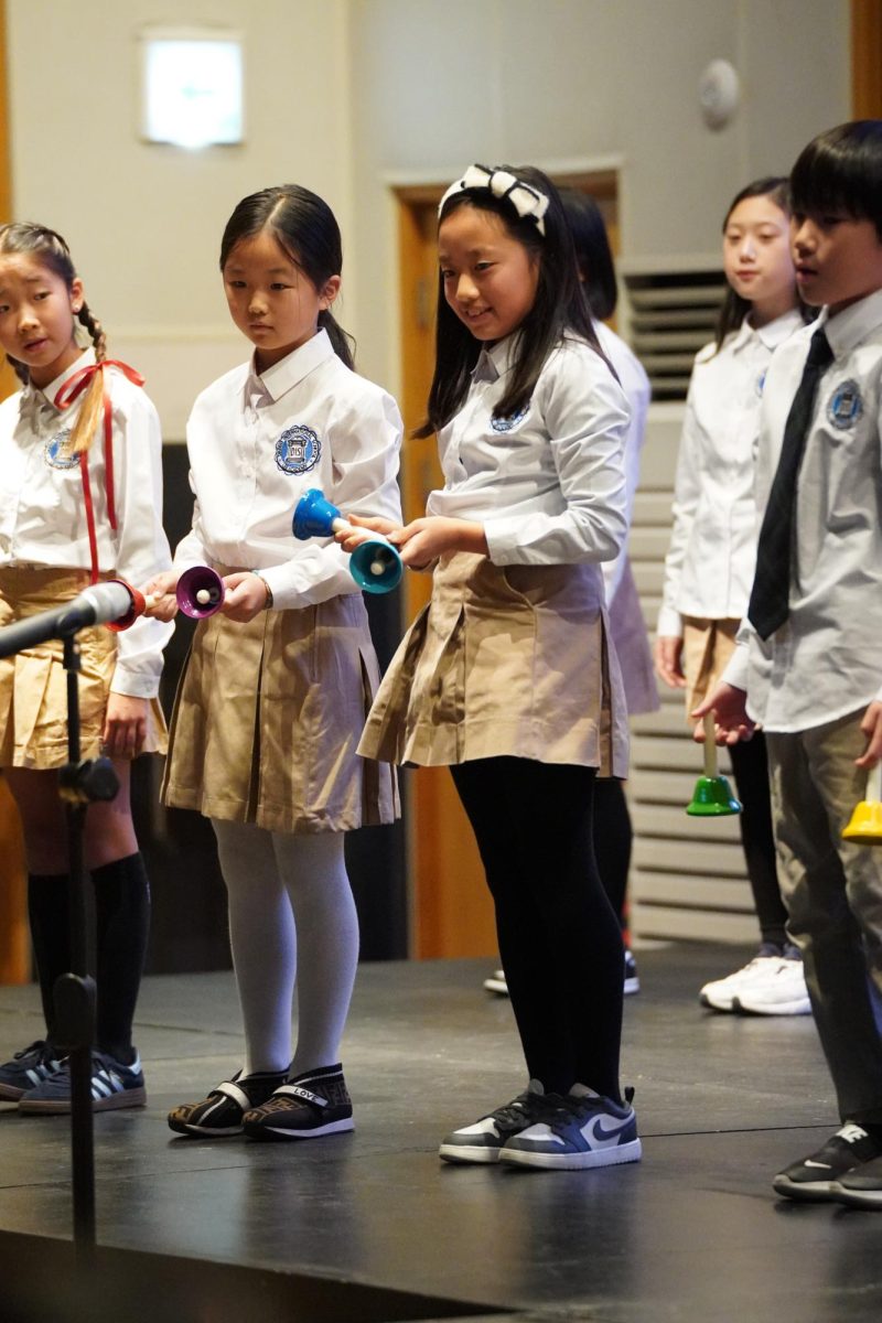 Students lift handbells, sending bright echoes across the Jetnasium. The ringing bells add another layer to the festival, keeping the audience engaged.